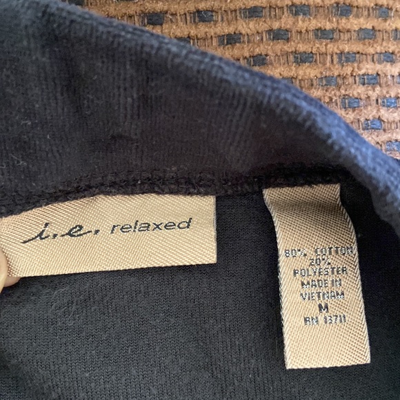 I.e Relaxed Velvet Set (Sweater and Pants) - Picture 4 of 4